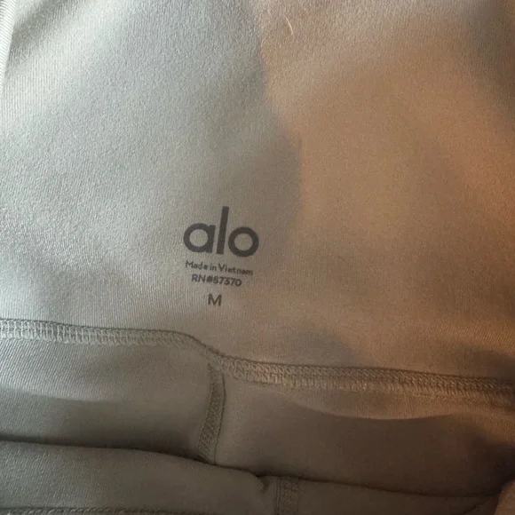 ALO Yoga Women's Sage Bike Shorts - Picture 3 of 4